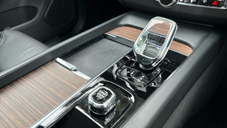 Volvo XC60 2.0 B5P Ultimate Dark 5dr AWD Geartronic Petrol Estate